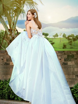 Cô dâu quyến rũ